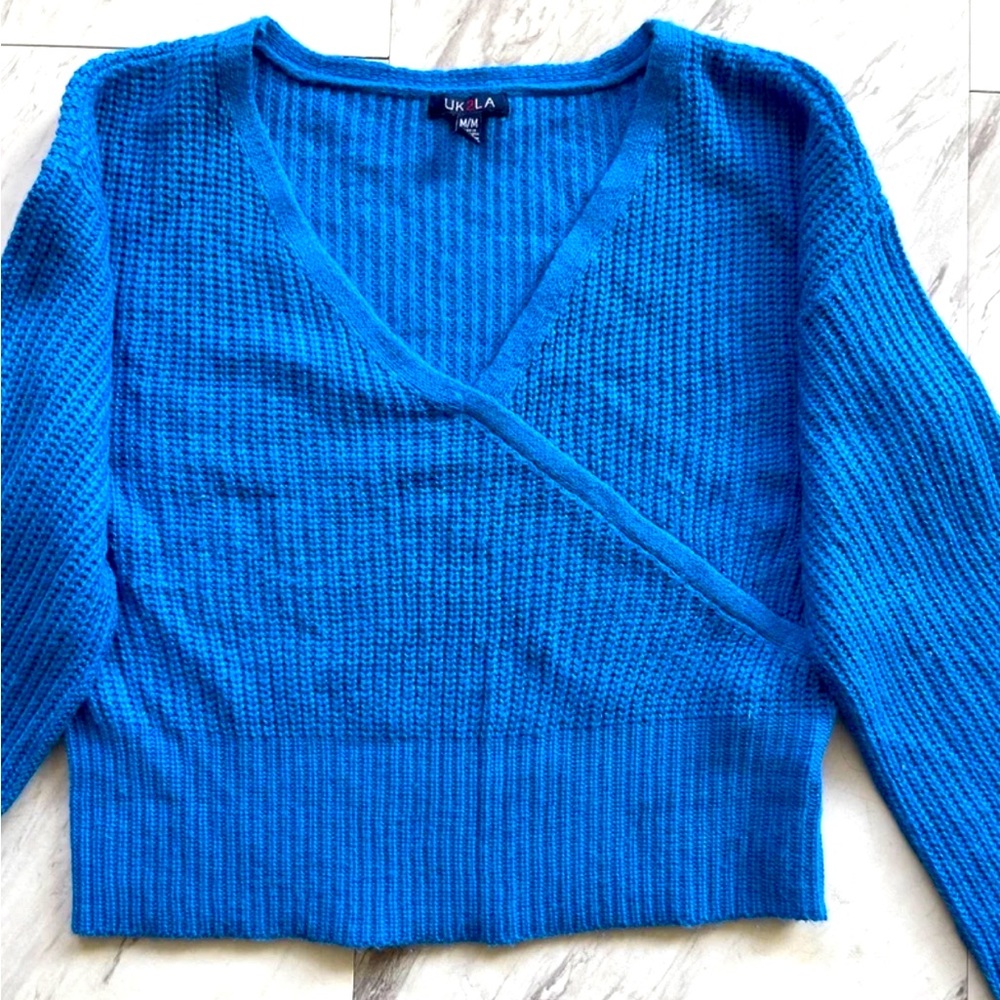 Women M cropped top short waist blue sweater